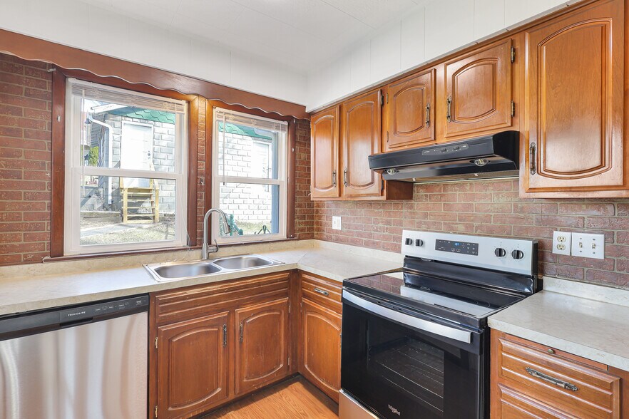 Building Photo - 36 Hawthorne Ave