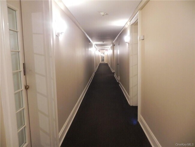 Building Photo - 1 Consulate Dr