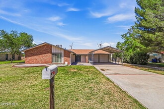 Building Photo - 809 Del Mar Dr