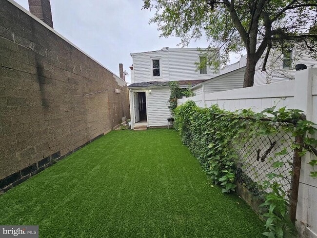 Building Photo - 203 3rd St