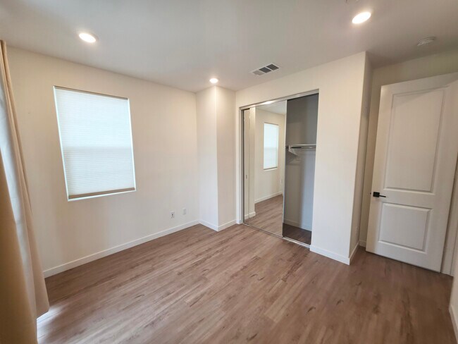 Building Photo - 27589 Sanctuary Ct
