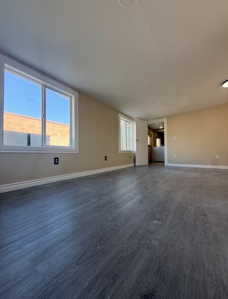 Building Photo - 830 N Modena St