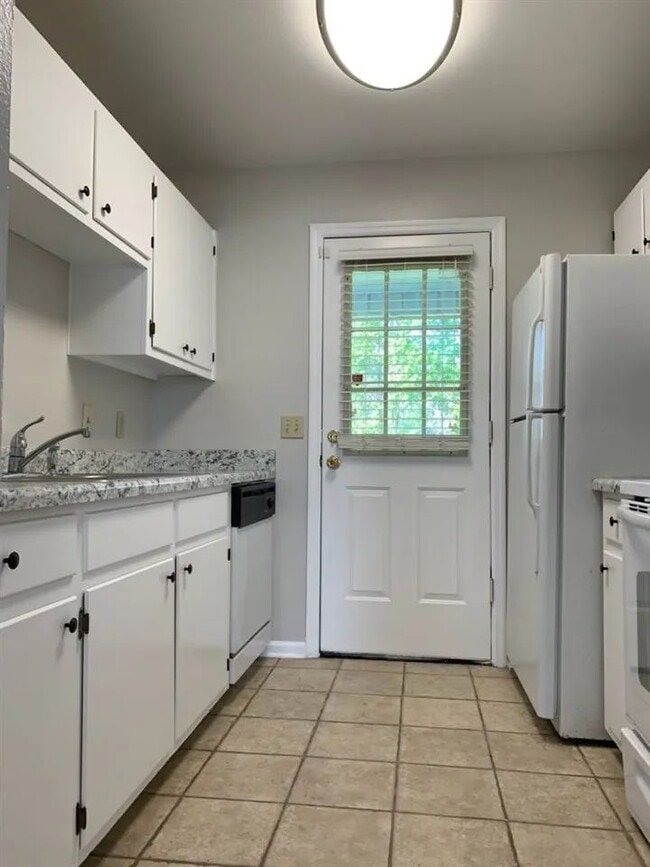 Building Photo - Affordable 4/3 Townhome in Timberwood