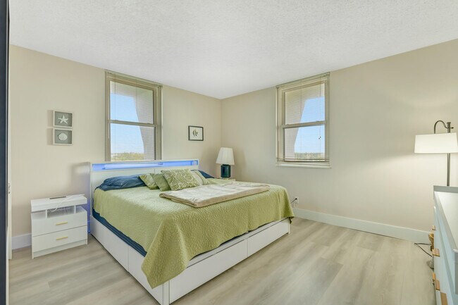 Building Photo - 1648 Jupiter Cove Dr