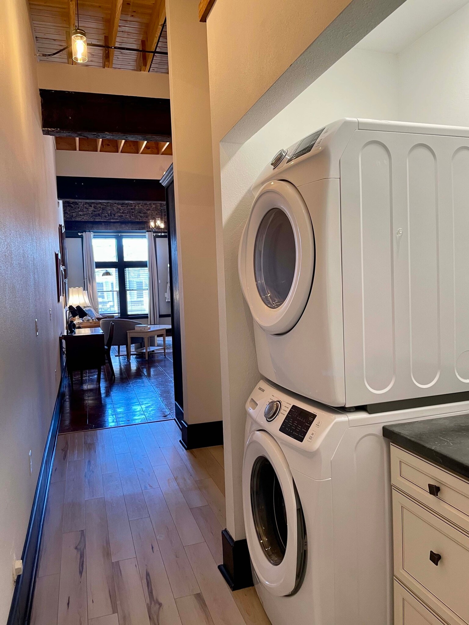 Building Photo - 719 S. Baker St.