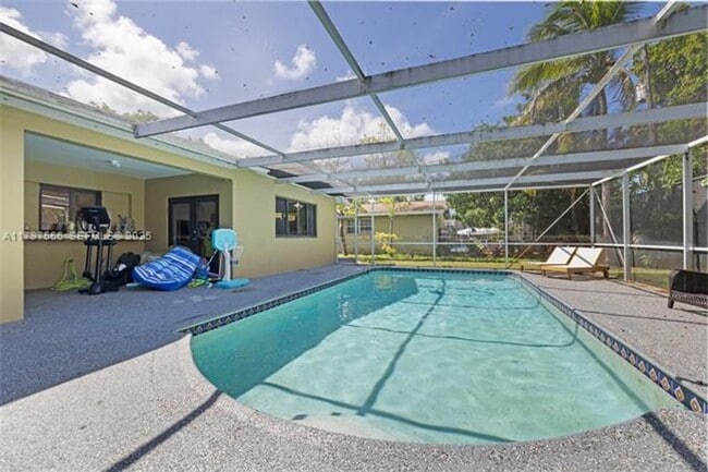 Building Photo - 20375 NE 22nd Pl