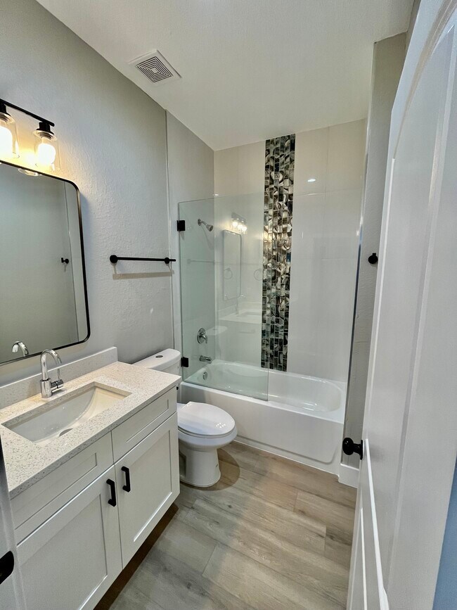 Building Photo - 10412 Pendleton Ave