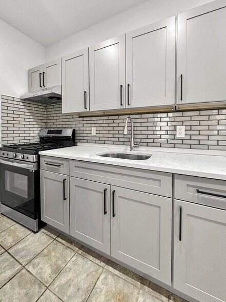 Primary Photo - 292 E 3rd St