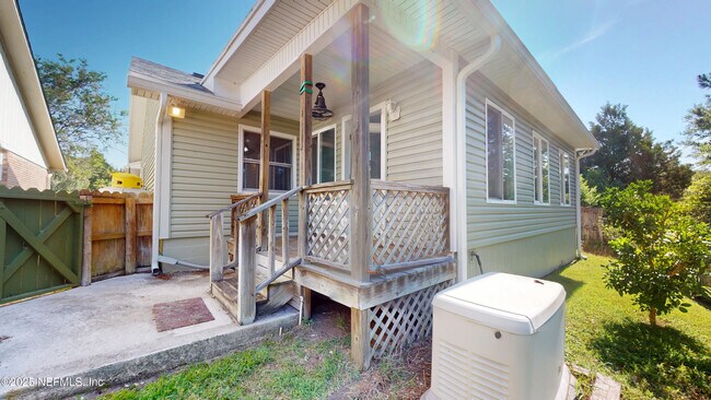 Building Photo - 2063 Wax Myrtle Ct