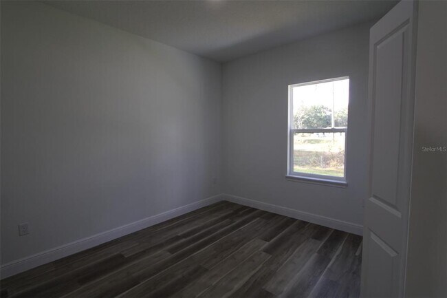 Building Photo - 9118 N Cortlandt Dr