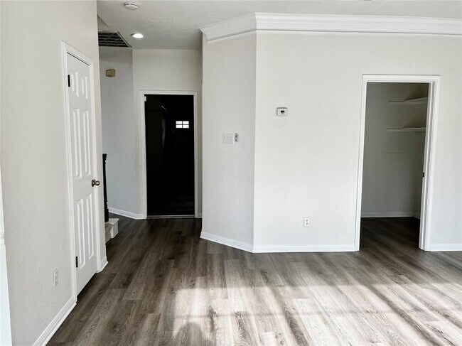 Building Photo - 16909 Dorman Dr