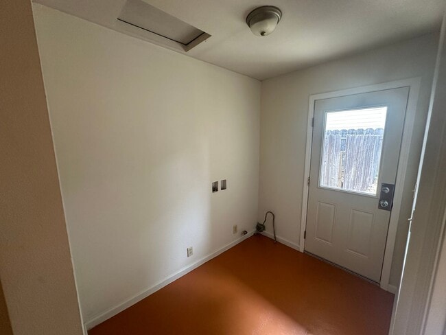 Building Photo - 2050 Laburnum Ave