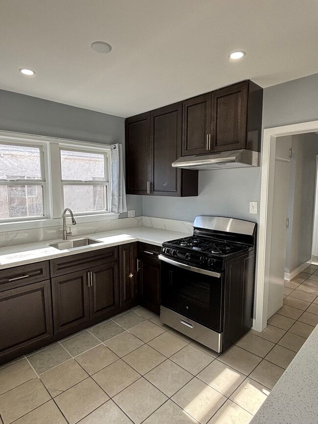 Building Photo - 8933 Elizabeth Ave