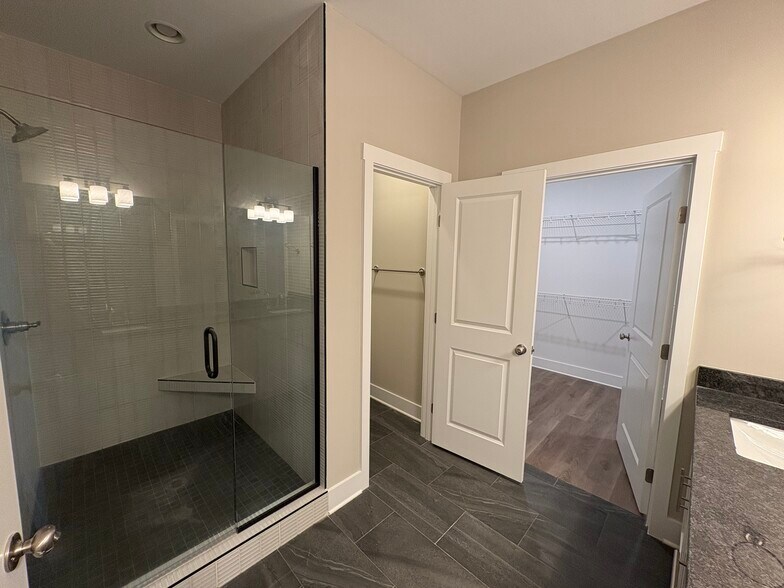Building Photo - 4662 Heiskell Dr