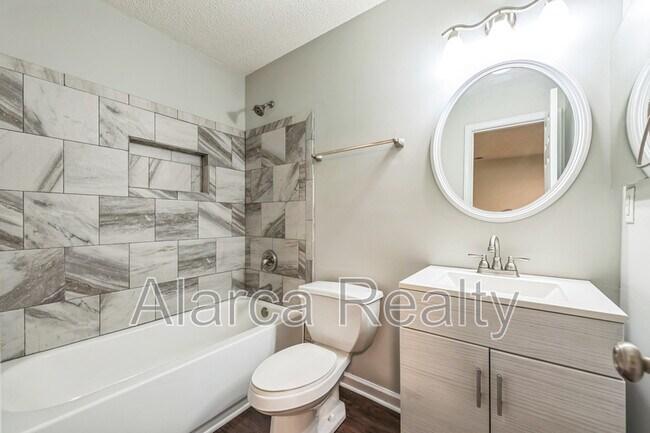 Building Photo - 8787 Robinson Forest Dr