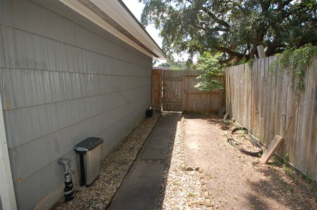 Building Photo - 5822 Grape St