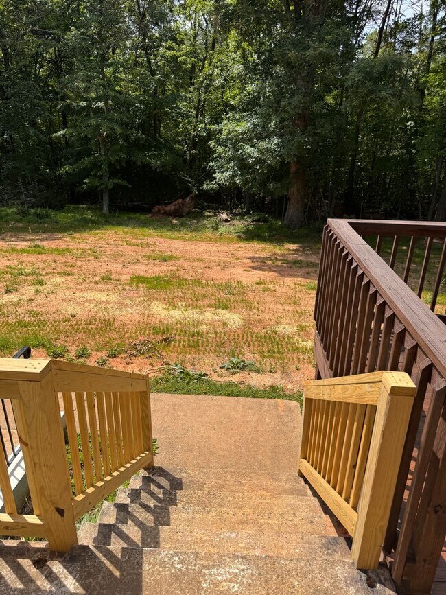 Building Photo - 4 Bedroom || 2 Bathroom Single Family Home