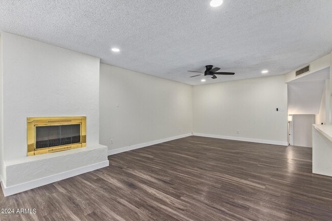 Building Photo - 4414 S Newberry Rd