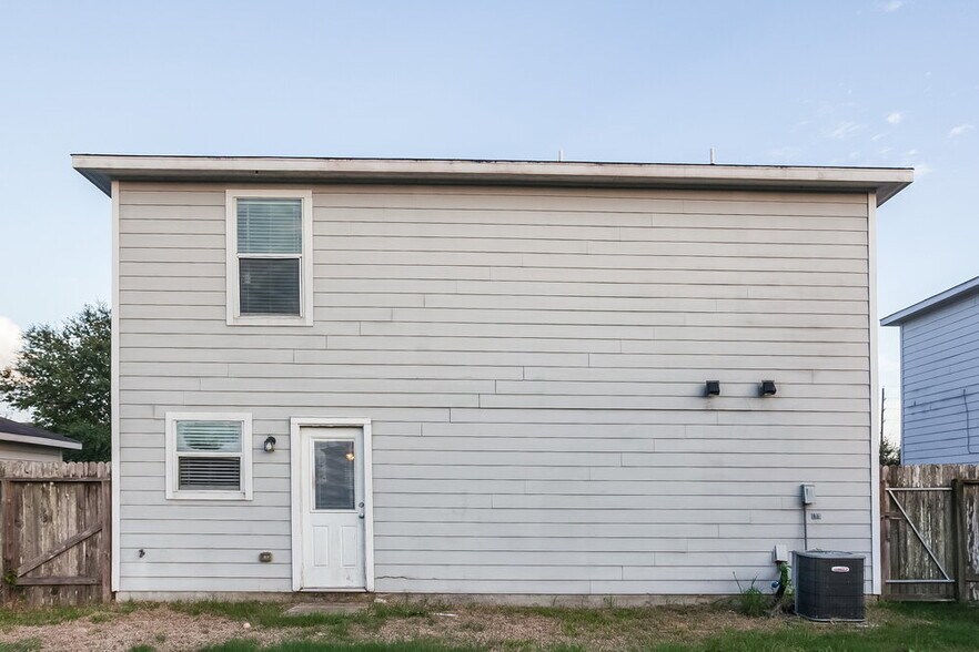 Building Photo - 3922 Hollow Cove Ln