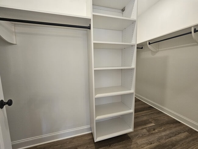 Building Photo - 201 Dale Dr