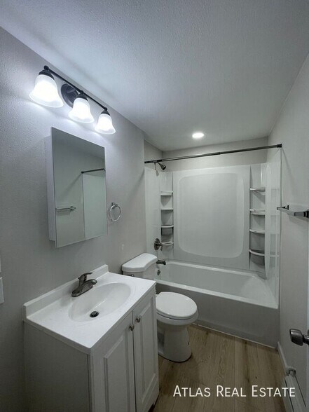Building Photo - 3210 W Longfellow Pl
