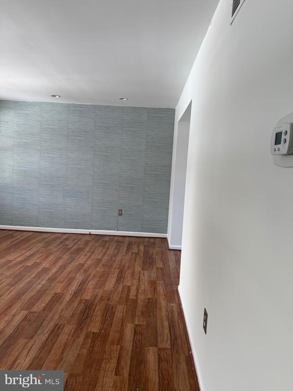 Building Photo - 447 Windsor Dr