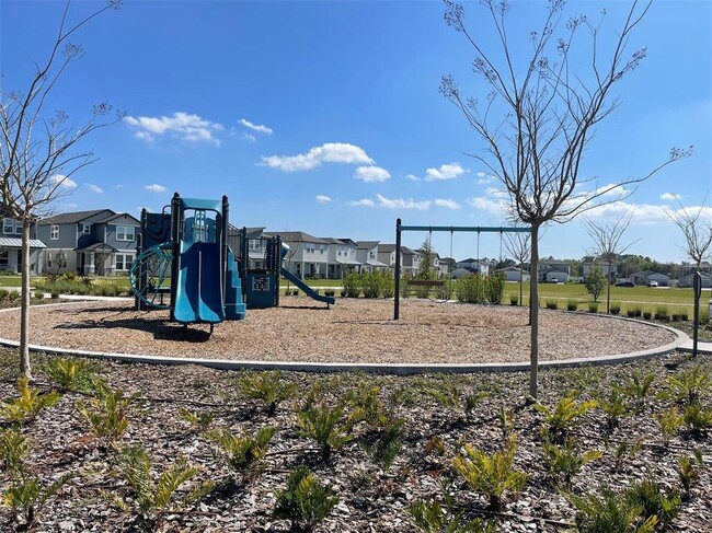 Building Photo - 5295 Meredrew Ln