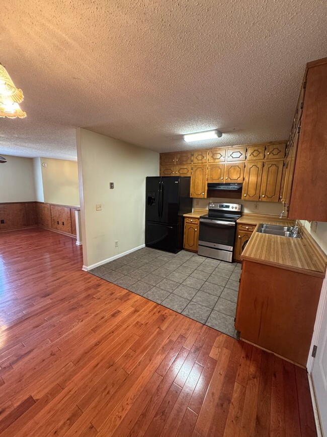 Building Photo - 37 Ty Dr