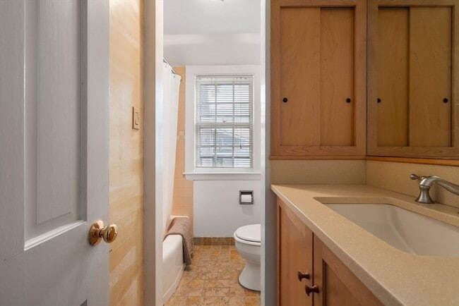 Building Photo - 205 Brattle St