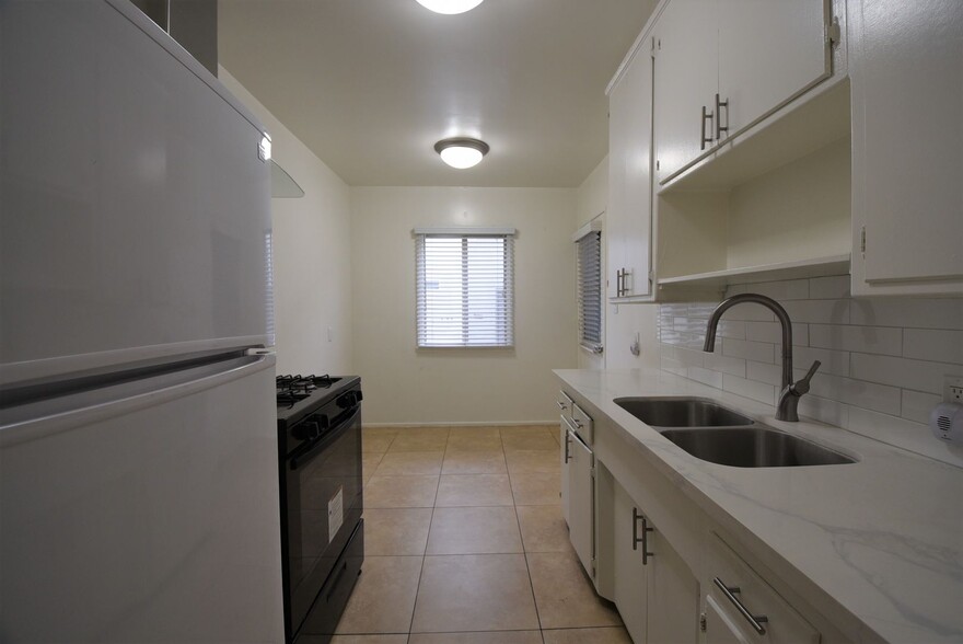 Building Photo - 6308 Vineland Ave