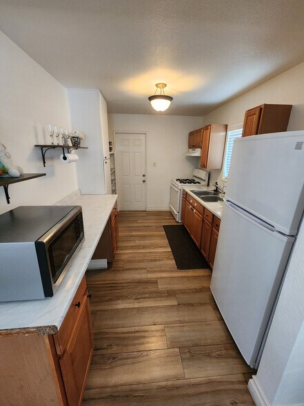 Building Photo - 278 E Merritt Ave