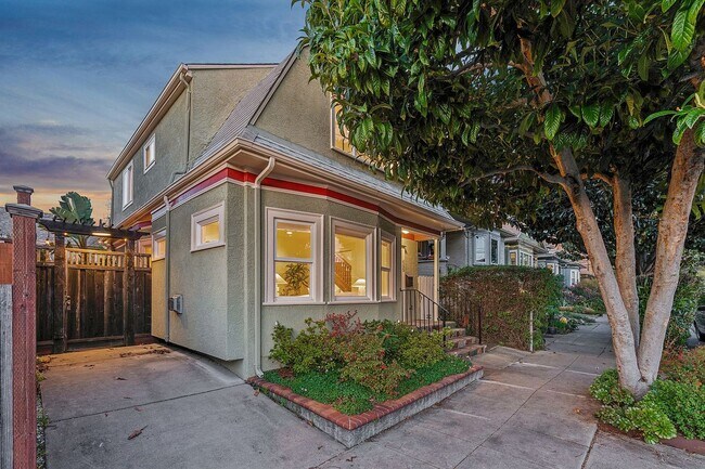 Building Photo - TOTAL REMODEL LARGE 1750sf 3BR+ Bonus/3BA North Oakland Home AVAILABLE NOW