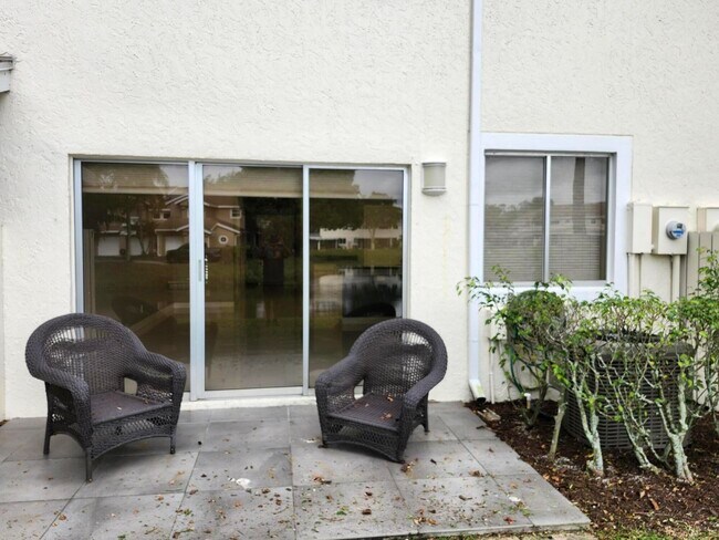 Building Photo - 1919 Discovery Cir E