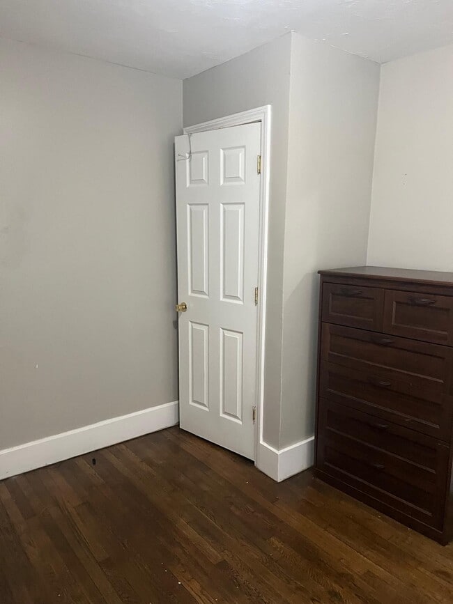 Building Photo - 14 Poplar Rd