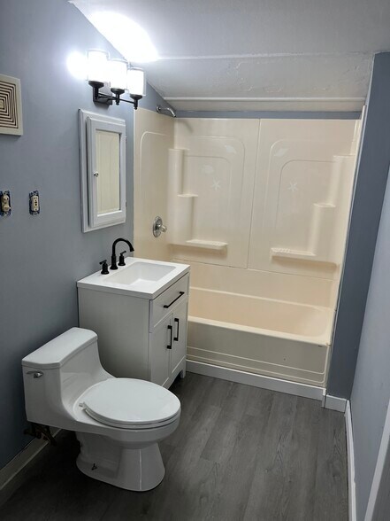 Building Photo - 400 Stafford Ave