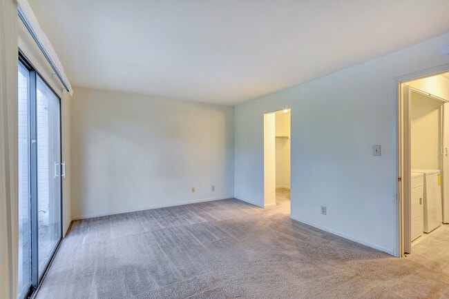 Building Photo - 306 Harvest Dr