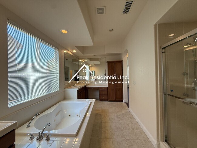 Building Photo - Charming 4 bedroom 2 bathroom home in Elk Grove!