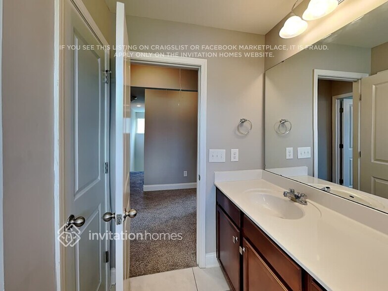 Building Photo - 5365 Roberta Crossing Dr