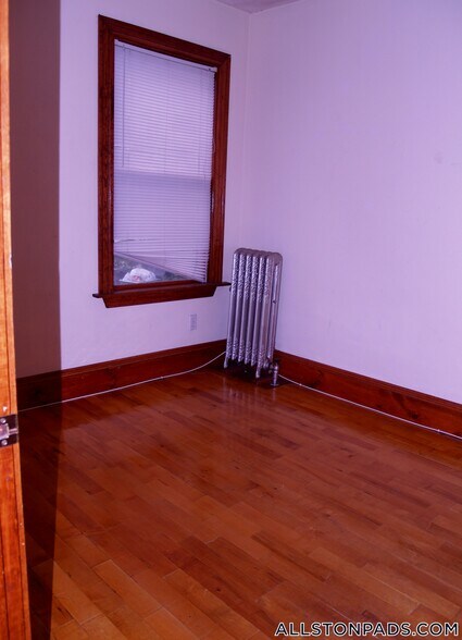 Building Photo - 36 Linden St