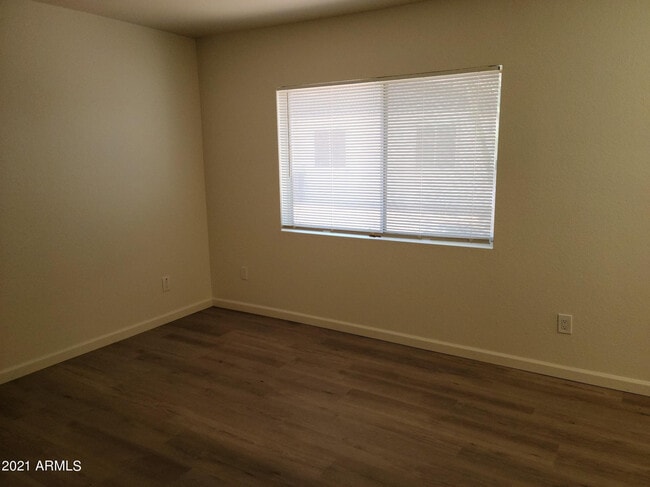 Building Photo - 1008 W Malibu Dr