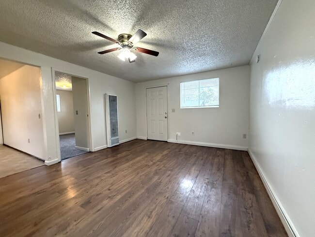 Building Photo - 612 W 2nd Ave