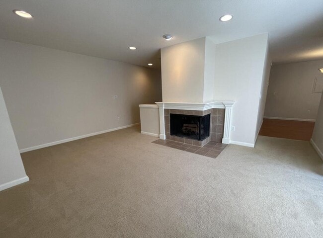 Building Photo - 1220 100th Pl NE