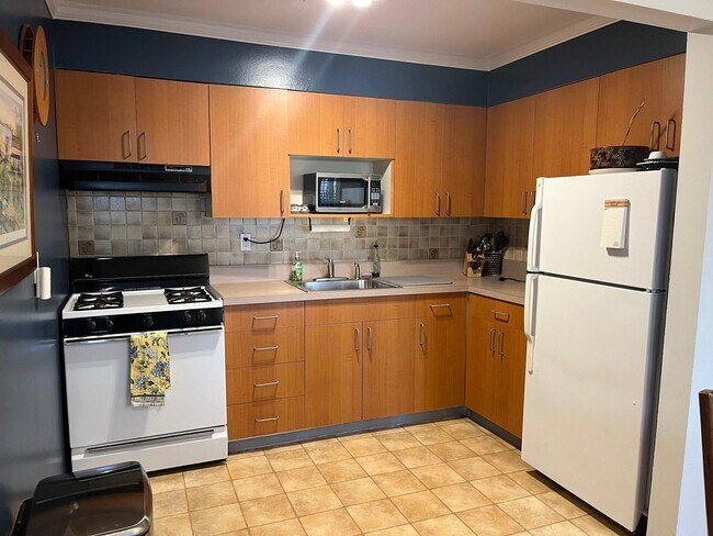 Building Photo - 225 N Middletown Rd