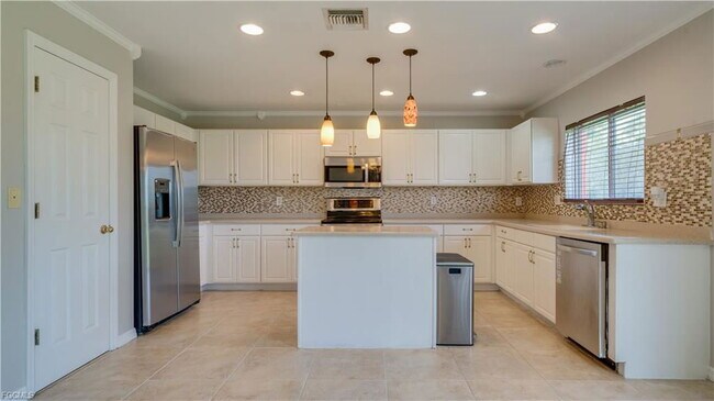 Building Photo - 8130 Fountain Mist Blvd