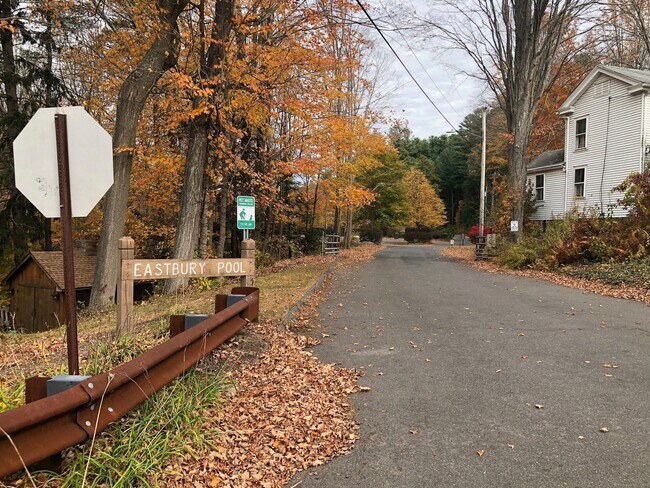 Building Photo - 42 Fisher Hill Rd