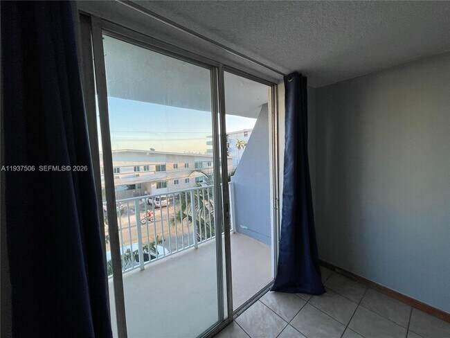 Building Photo - 1801 S Treasure Dr