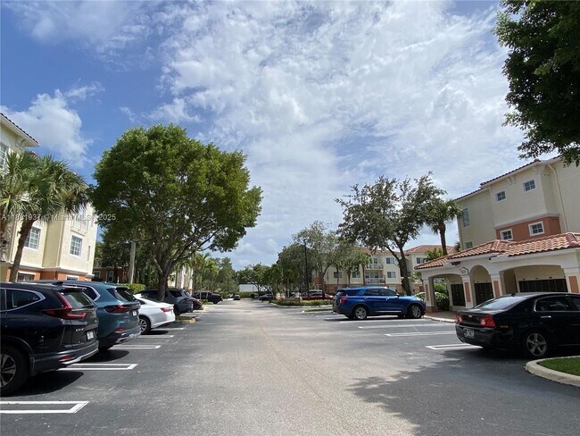 Building Photo - 9825 Baywinds Blvd
