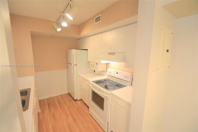 Building Photo - 160 Yacht Club Way