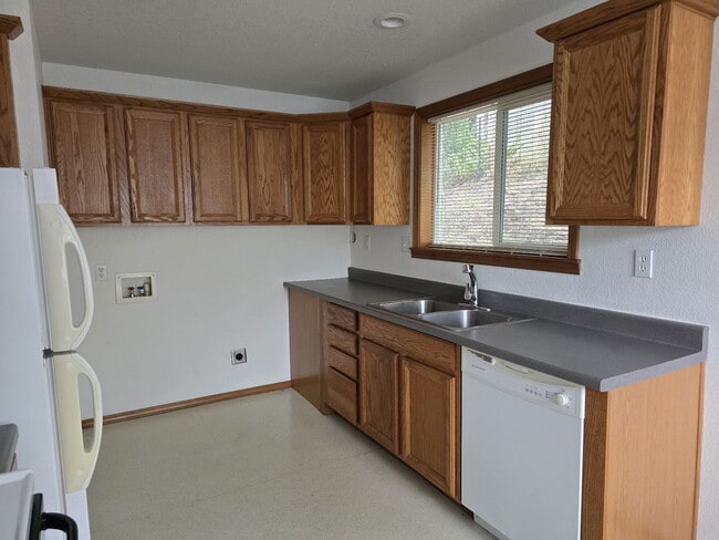 Building Photo - 1214 SE Overlook Ave