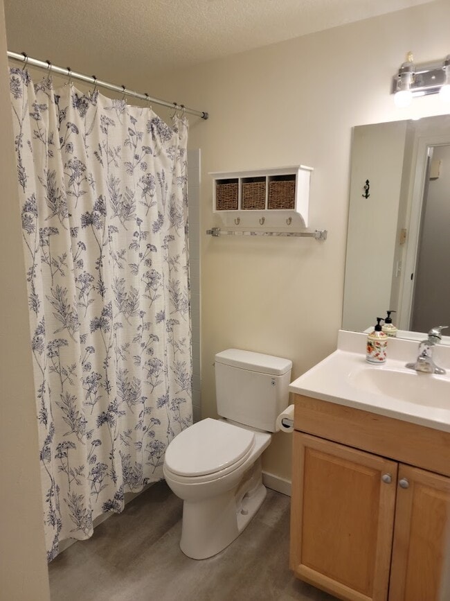 Building Photo - 111 Della Vista Dr